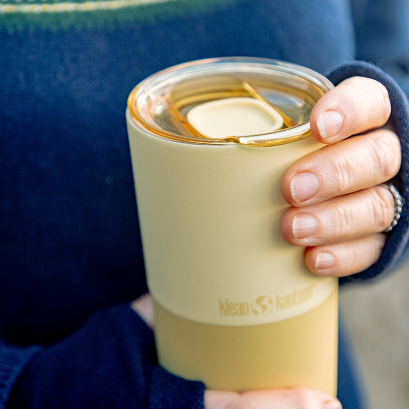 daily-on-the-go-set-y3 16oz_rise_tumbler_wax_yellow_closeup_hand_lid_square.jpg