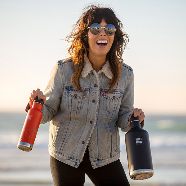 64oz-classic-with-loop-cap-a5 64oz_insulated_classic_black_beach_smile_square.jpg