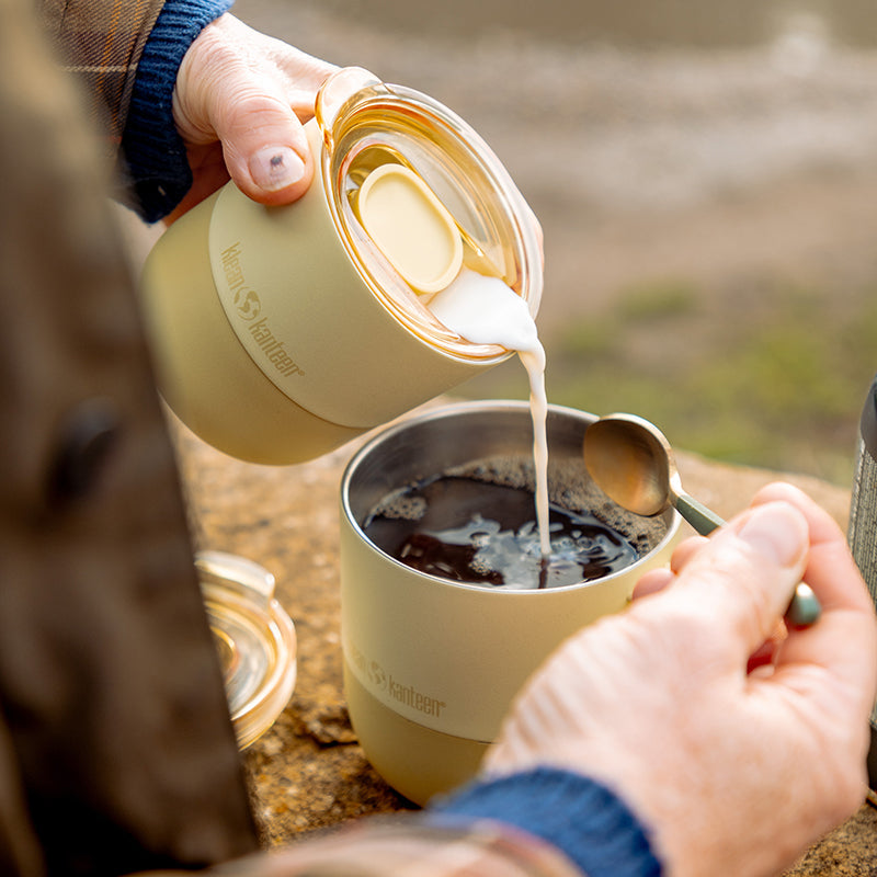 slide-lid-u2 8oz_rise_lowball_waxyellow_coffee_cream_pour_square.jpg