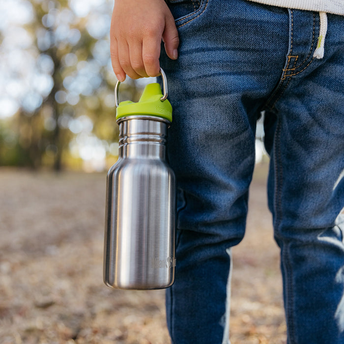 classic-kid-sippy-cap-o3 K12CNSIPPY-BS-kids_sippy_bottle_carry_lifestyle_f9e24b84-a0ae-465d-aad5-3c60c5592b7d.jpg