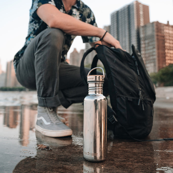 27oz-reflect-with-bamboo-cap-s7 K27SSLRF-MS-BAMBOO_reflect-bottle_city_lifestyle_ff882516-9bd8-49cf-b515-736a0a9c889f.jpg