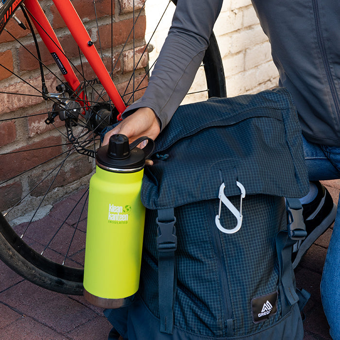 tkwide-chug-cap-c2 K32TKWSSL-JP-Bottle-Biking-Chug-Cap-lifestyle.jpg